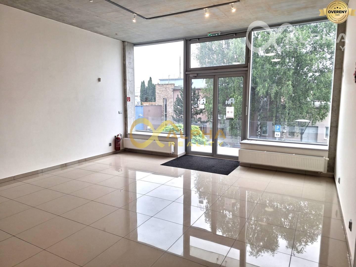 Prenájom kancelárske, obchodné priestory 57,25 m2, Spišská Nová Ves