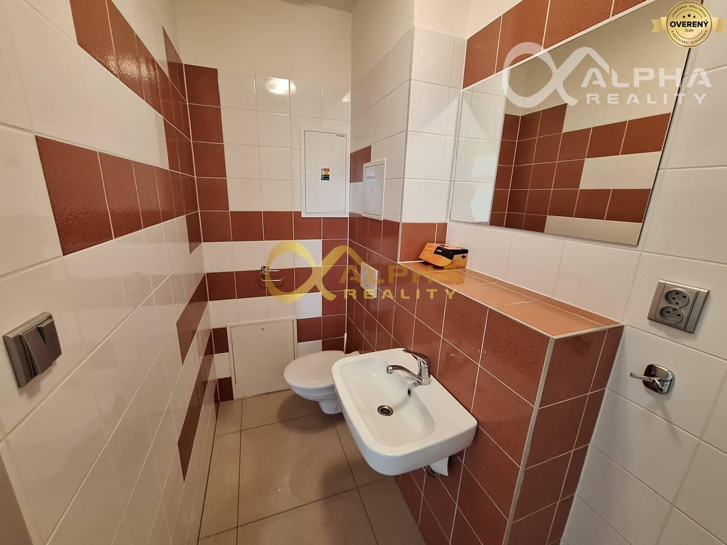 Prenájom kancelárske, obchodné priestory 57,25 m2, Spišská Nová Ves