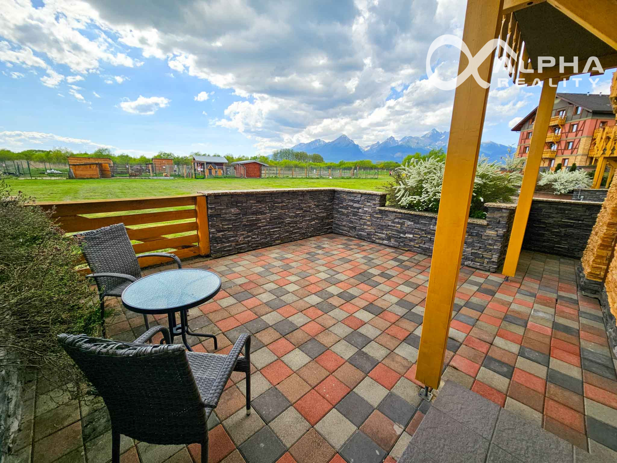 PRENÁJOM 2i apartmán s terasou, parkovaním, Veľká Lomnica